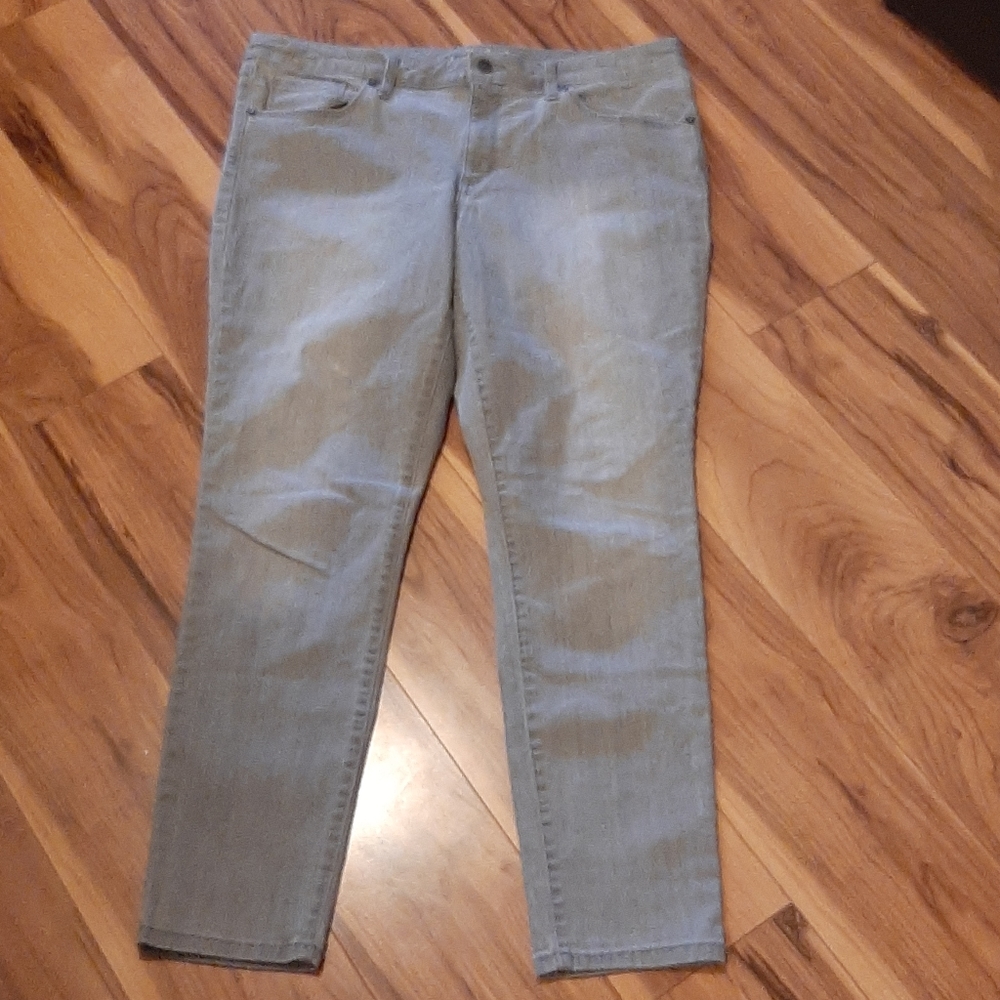 Universal Thread Jean's   Smoke free home